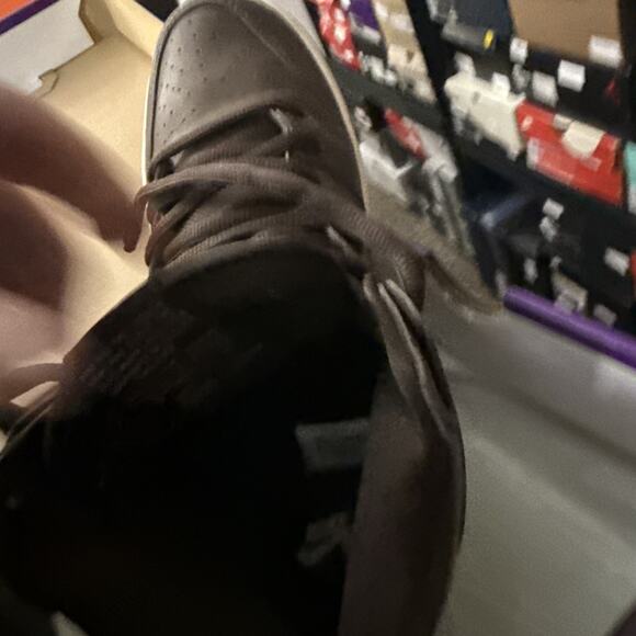 Athletic_Shoes